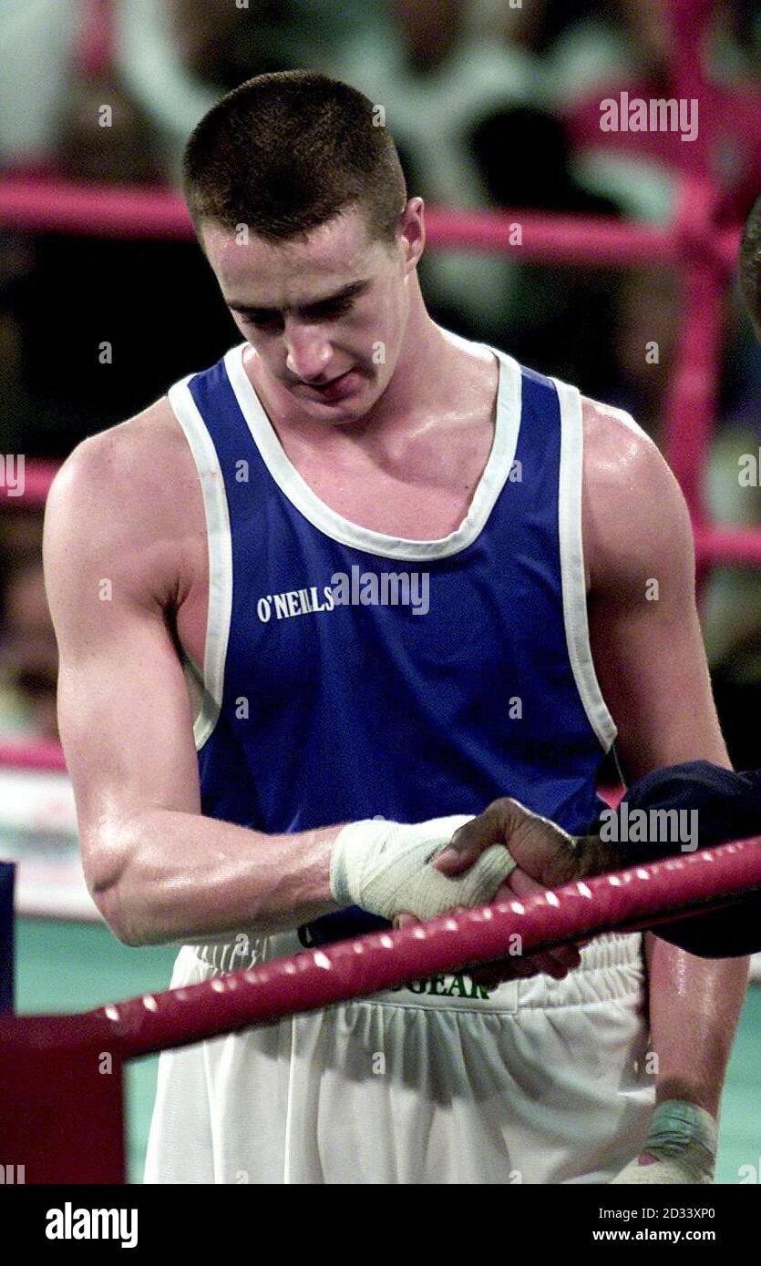 Der nordirische Conall Carmichael nach seiner Punkteniederlage durch den englischen Steven Birch in der 75-kg-Division des Commonwealth Games-Boxwettbewerbs im Forum Center Wythenshawe, Manchester. Stockfoto