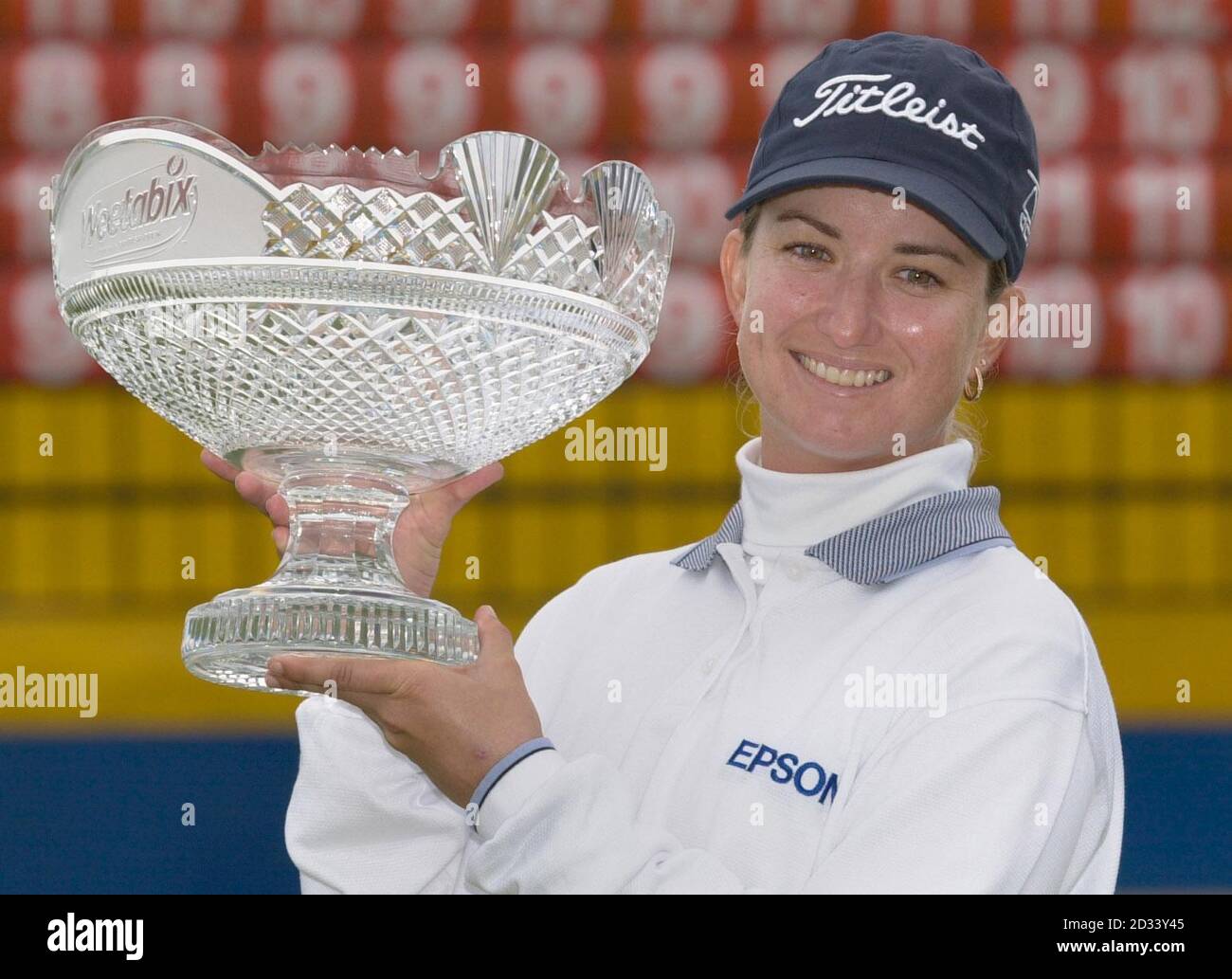 Australiens Karrie Webb hält die Trophäe nach dem Gewinn der Women's British Open in Turnberry in Schottland. Stockfoto