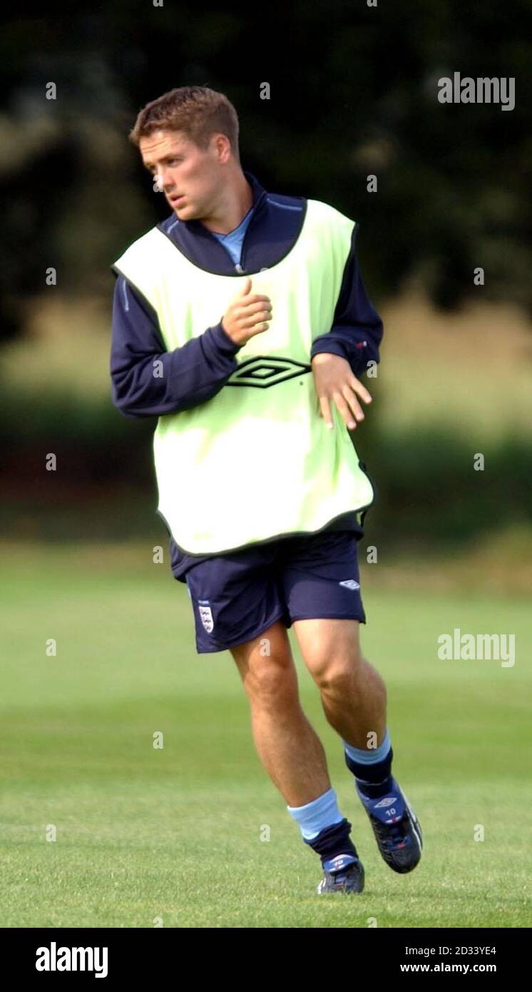 Marcus Stewart und Finidi George, Spieler von Ipswich Town, sehen nach einem enttäuschenden, torlosen Unentschieden gegen Helsingborgs beim ersten Beinspiel des UEFA-Cups in der zweiten Runde in der Portman Road, Ipswich, niedergeschlagen aus. Stockfoto