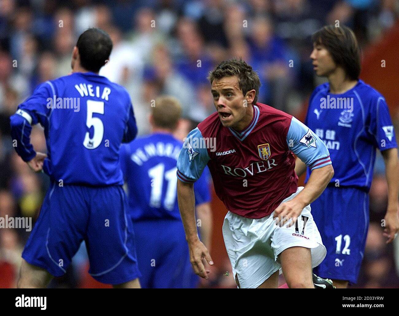 Mark Viduka (R) von Middlesbrough feiert sein zweites Tor während des UEFA Cup-Spiel der Gruppe D gegen Dnipro im Riverside Stadium, Middlesbrough, Donnerstag, 3. November 2005. DRÜCKEN SIE VERBANDSFOTO. Der Bildnachweis sollte lauten: Owen Humphreys/PA Stockfoto