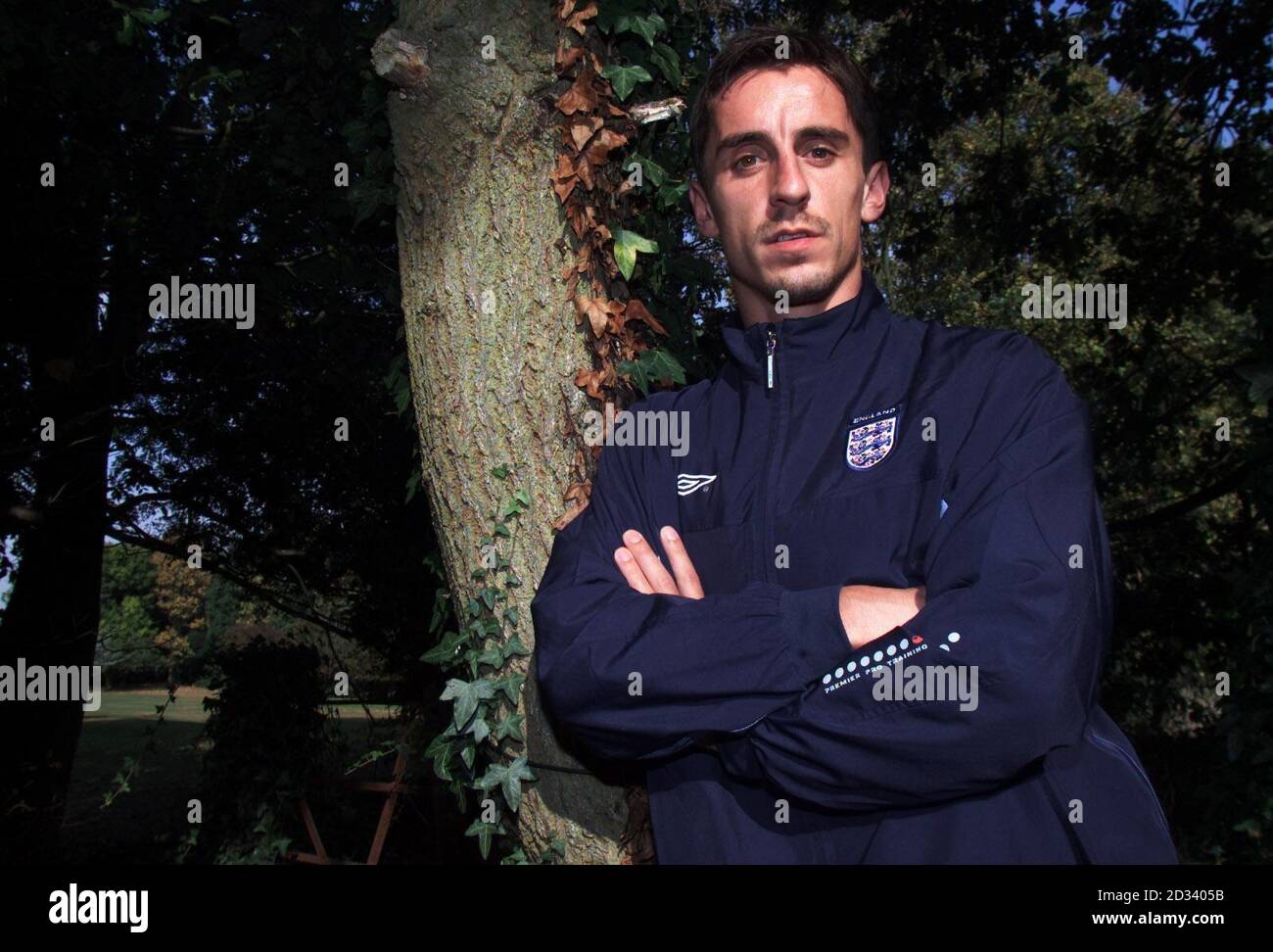 Englands Right Back Gary Neville, der das WM-Finale durch Verletzung verpasst hat, aber jetzt wieder im Kader für die Europameisterschaft am Samstag Qualifikationsspiel mit der Slowakei ist, abgebildet in Bisham Abbey. DIESES BILD KANN NUR IM RAHMEN EINER REDAKTIONELLEN FUNKTION VERWENDET WERDEN. KEINE WEBSITE-/INTERNETNUTZUNG, ES SEI DENN, DIE WEBSITE IST BEI DER FOOTBALL ASSOCIATION PREMIER LEAGUE REGISTRIERT. Stockfoto