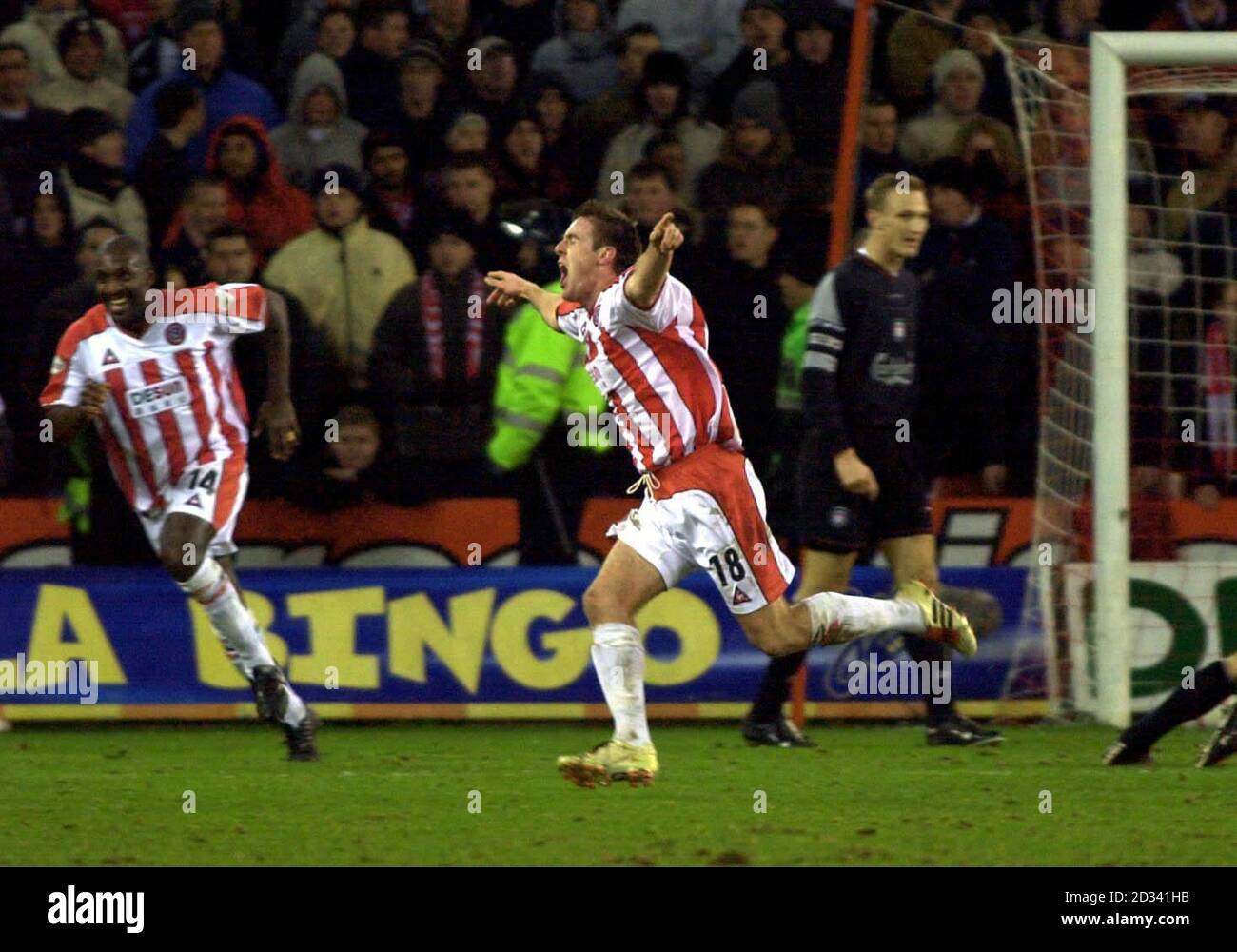 Michael Tongue von Sheffield United feiert sein Siegtreffer gegen Liverpool während des Worthington Cup Halbfinales in der Bramall Lane, Sheffield.DIESES BILD KANN NUR IM RAHMEN EINER REDAKTIONELLEN VERWENDUNG verwendet werden. KEINE WEBSITE-/INTERNETNUTZUNG, ES SEI DENN, DIE WEBSITE IST BEI DER FOOTBALL ASSOCIATION PREMIER LEAGUE REGISTRIERT. Stockfoto