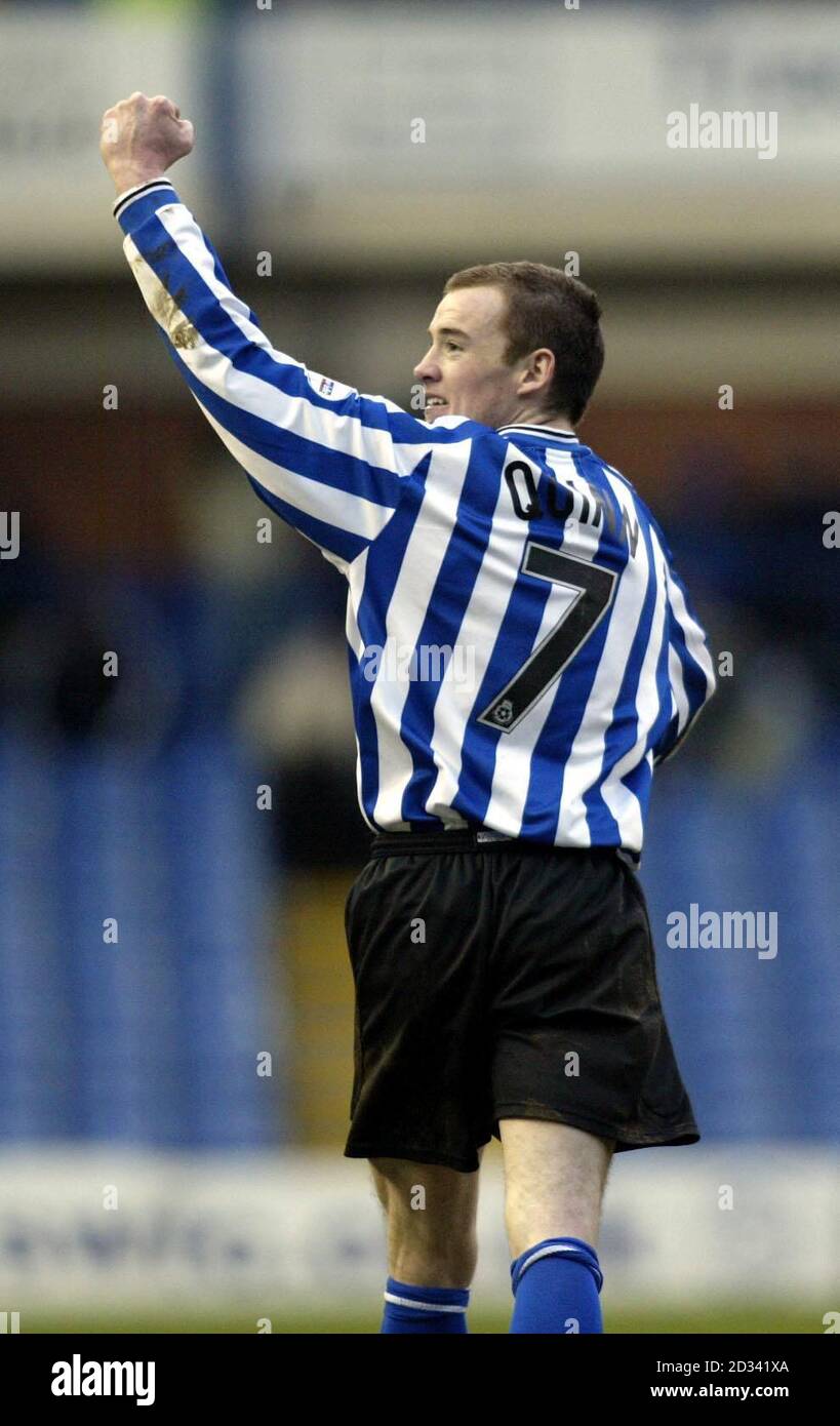 Alan Quinn von Sheffield Wednesday feiert den zweiten Torausgleich gegen Norwich City während ihres Nationwide Division One Spiels im Hillsborough Ground von Sheffield Wednesday. Sheffield Mittwoch zog 2-2 mit Norwich City. DIESES BILD KANN NUR IM RAHMEN EINER REDAKTIONELLEN FUNKTION VERWENDET WERDEN. KEINE INOFFIZIELLE CLUB-WEBSITE Stockfoto