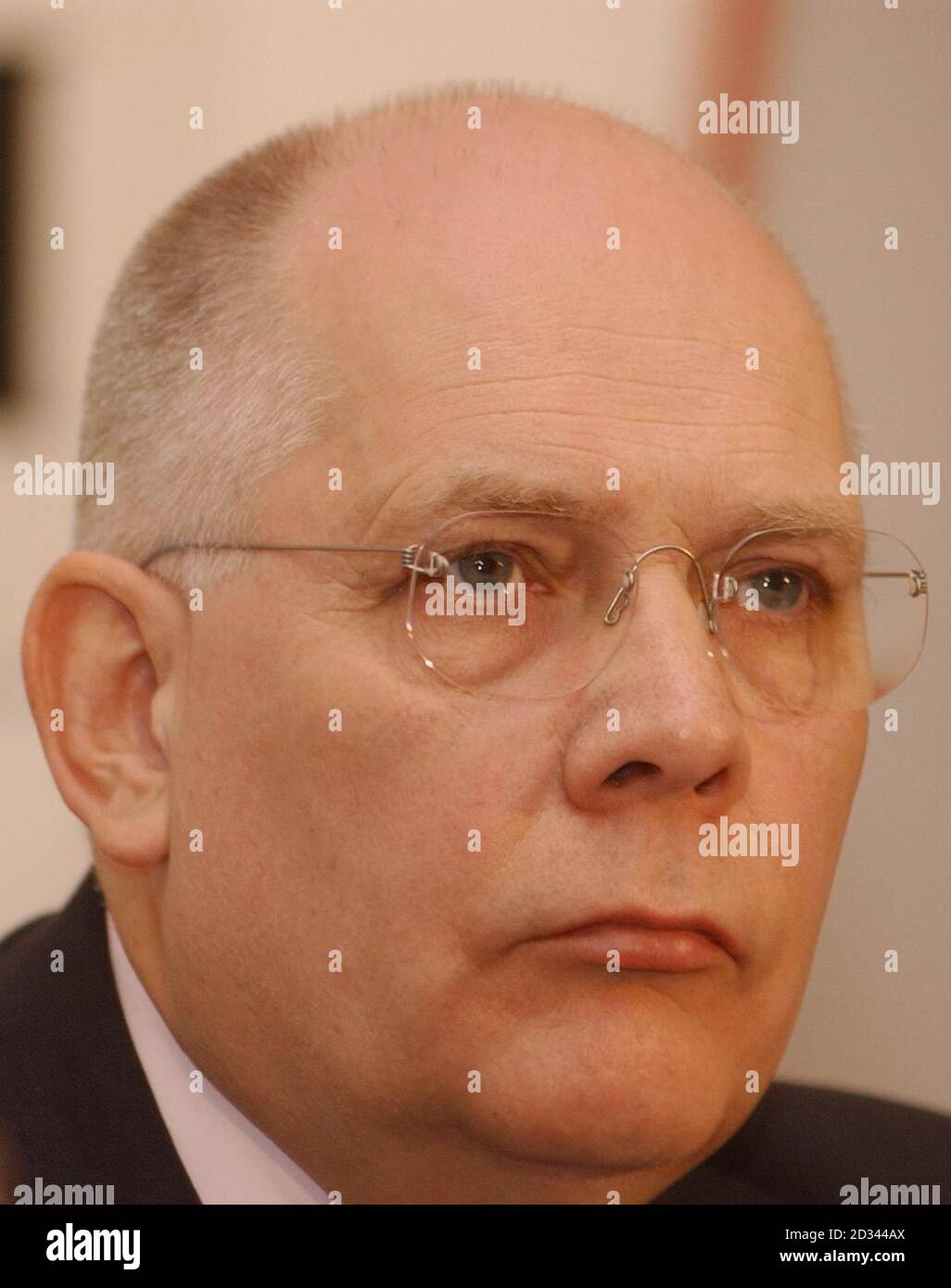 Graeme Cattermole Vorsitzender des RFU-Verwaltungsrats bei einer Clive Woodward-Pressekonferenz in Twickenham, Südwesten Londons, über seine Entscheidung, als Manager des England Rugby-Teams in den Ruhestand zu gehen. Stockfoto