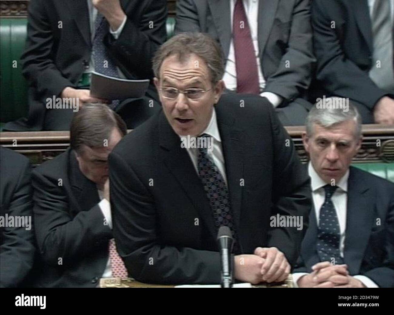 Videograb des britischen Premierministers Tony Blair, der am Montag, den 10. Januar 2005, eine Erklärung vor dem Unterhaus ausgibt, in der er die Abgeordneten über die wachsende Zahl britischer Todesopfer nach der Tsunami-Katastrophe in Asien auffordert. Herr Blair hat auch den Umgang der Regierung mit der Katastrophe verteidigt, nachdem er unter Beschuss geraten war, weil er seinen Urlaub zur Bewältigung der Krise nicht kürzt. Die Minister wurden auch beschuldigt, hinter der öffentlichen Stimmung zurückgeblieben zu sein. Siehe PA Geschichte POLITIK Blair. DRÜCKEN Sie VERBANDSFOTO. Bildnachweis sollte lauten: PA Stockfoto