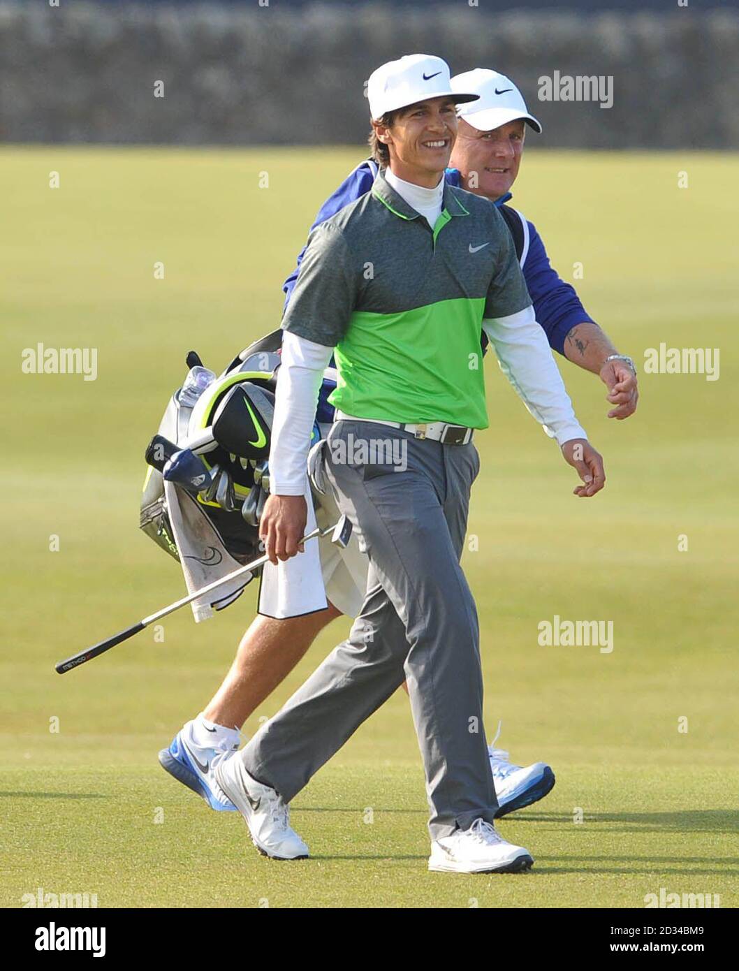 Thorbjorn Olesen geht am vierten Tag der Alfred Dunhill Links Championship auf dem Old Course, St Andrews, zum ersten Grün. DRÜCKEN SIE VERBANDSFOTO. Bilddatum: Sonntag, 4. Oktober 2015. Siehe PA Geschichte Golf Dunhill. Bildnachweis sollte lauten: Ian Rutherford/PA Wire. EINSCHRÄNKUNGEN nur für redaktionelle Verwendung. Keine kommerzielle Nutzung. Keine falsche kommerzielle Vereinigung. Keine Videoemulation. Keine Bildbearbeitung. Stockfoto