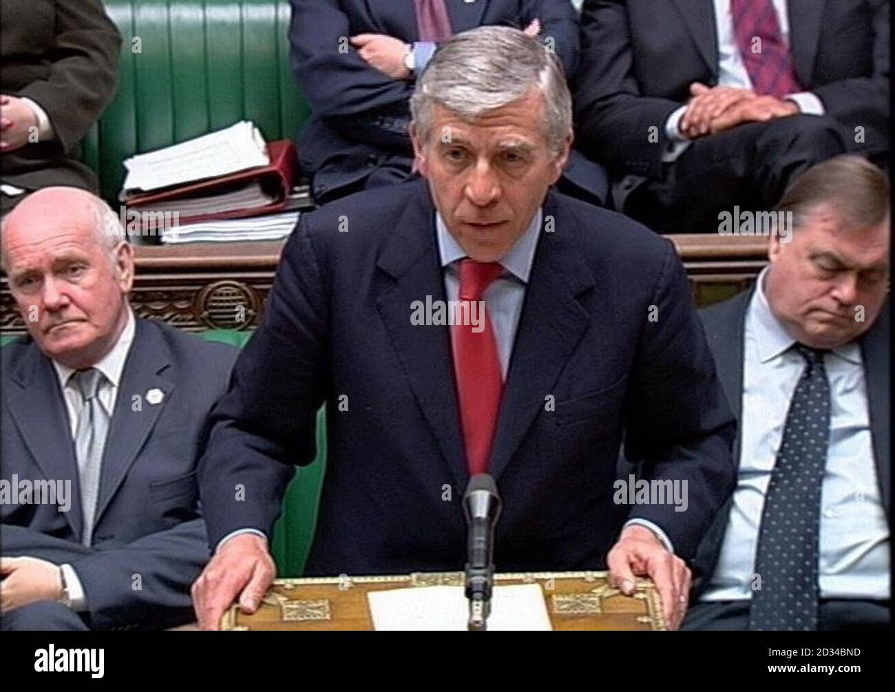 Außenminister Jack Straw, der gegenüber dem Unterhaus sagte, dass nach der Ablehnung der europäischen Verfassung durch französische und niederländische Wähler, Die Regierung wird jetzt keinen Termin für die zweite Lesung des Gesetzentwurfs der Europäischen Union im Unterhaus festlegen, der den Weg für das britische Referendum über den Vertrag geebnet hätte. Stockfoto