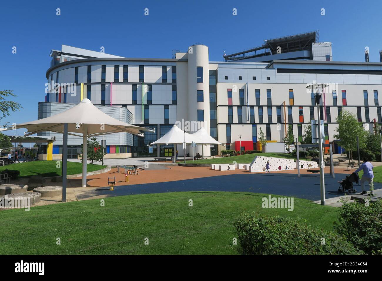Modernes und farbenfrohes Äußeres des Royal Hospital for Children in Glasgow, Schottland Stockfoto