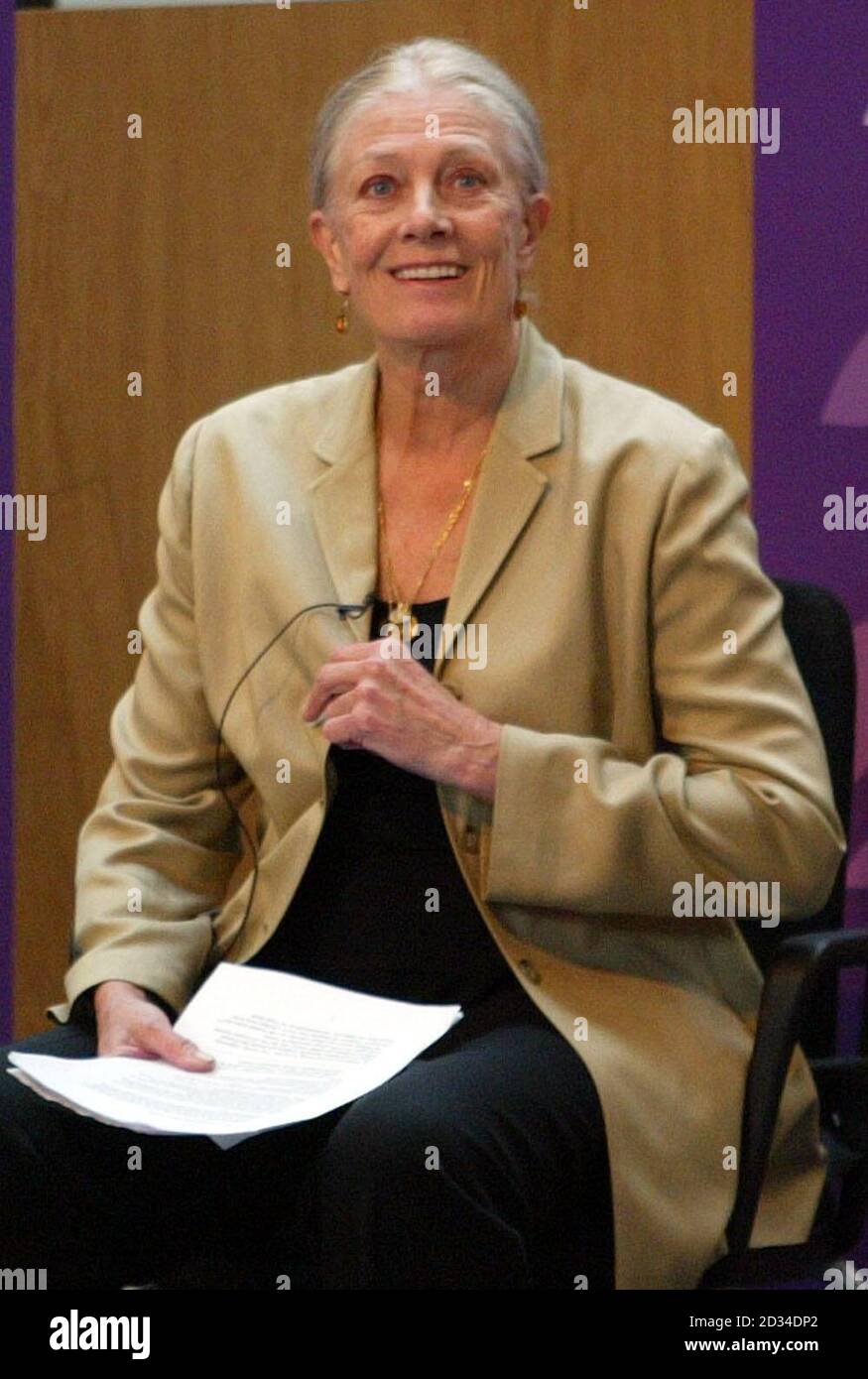 Die Schauspielerin und Menschenrechtsaktivistin Vanessa Redgrave beschuldigte die Regierung, am Freitag, den 26 2005. August, im schottischen Parlament in Edinburgh "Verachtung" für die Vereinten Nationen und das Völkerrecht zu zeigen. Sie behauptete, die Regierung sei bereit, die Menschenrechtslage der Vereinten Nationen anstelle einer "präventiven" Aktion außer Kraft zu setzen, und zitierte die jüngsten Schüsse des Brasilianers Jean Charles de Menezes (27) in London, der als Selbstmordattentäter verwechselt wurde. Siehe PA Geschichte POLITIK Redgrave. DRÜCKEN SIE VERBANDSFOTO. Bildnachweis sollte lauten: David Cheskin/PA Stockfoto