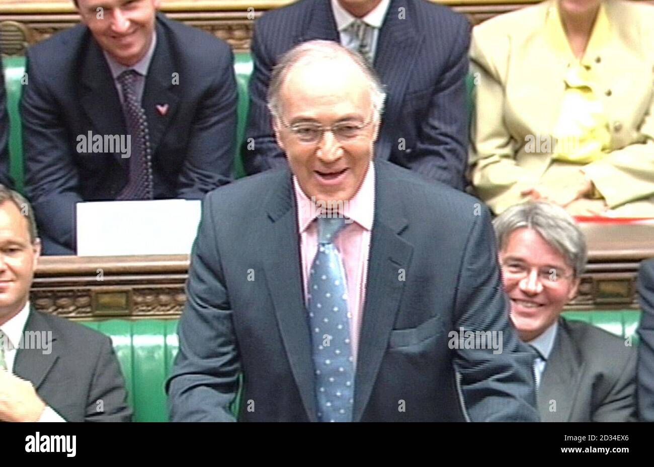 Michael Howard, Vorsitzender der Konservativen Partei, während der Fragestunde des wöchentlichen Premierministers im Unterhaus, London, Mittwoch, 12 2005. Oktober. DRÜCKEN Sie VERBANDSFOTO. Bildnachweis sollte lauten: PA Stockfoto