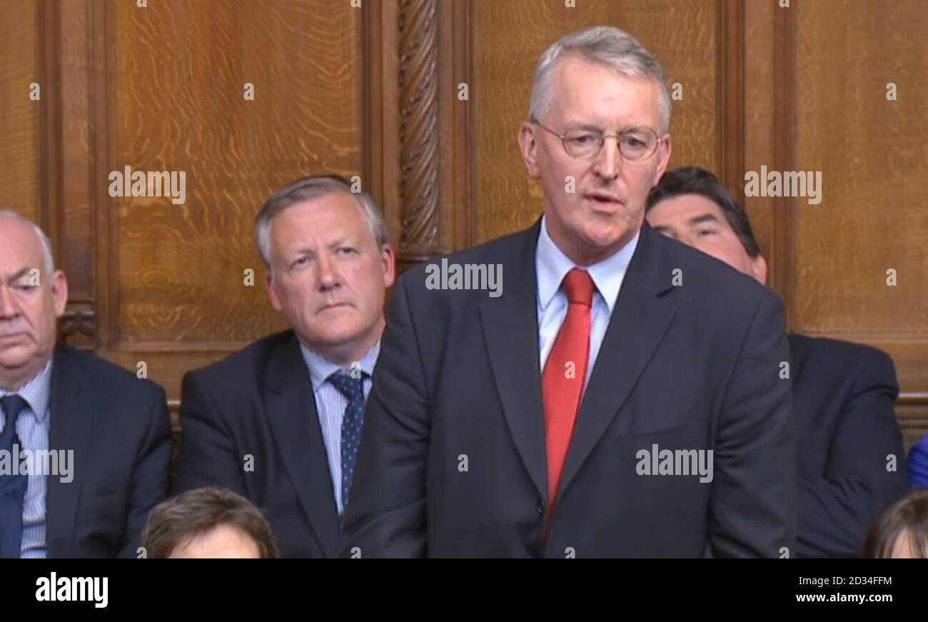 Die ehemalige Schattenaußenministerin Hilary Benn reagiert, nachdem Premierminister David Cameron nach der Abstimmung im EU-Referendum eine Erklärung vor den Abgeordneten im Londoner Unterhaus abgegeben hat. Stockfoto