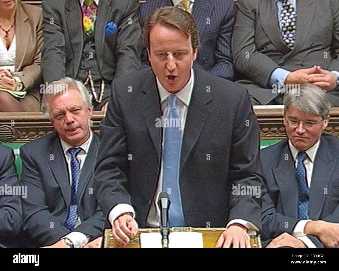 David Cameron, der neue konservative Führer während seiner ersten Fragestunde im Unterhaus, London, Mittwoch, 7. Dezember 2005. DRÜCKEN Sie VERBANDSFOTO. Bildnachweis sollte lauten: PA Stockfoto
