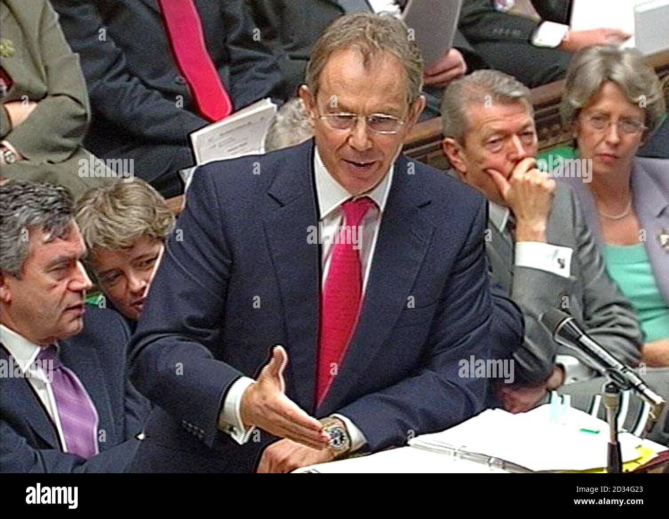 Der britische Premierminister Tony Blair spricht während der wöchentlichen Fragestunde im Unterhaus, London, am Mittwoch, den 7. Dezember 2005. DRÜCKEN Sie VERBANDSFOTO. Bildnachweis sollte lauten: PA Stockfoto