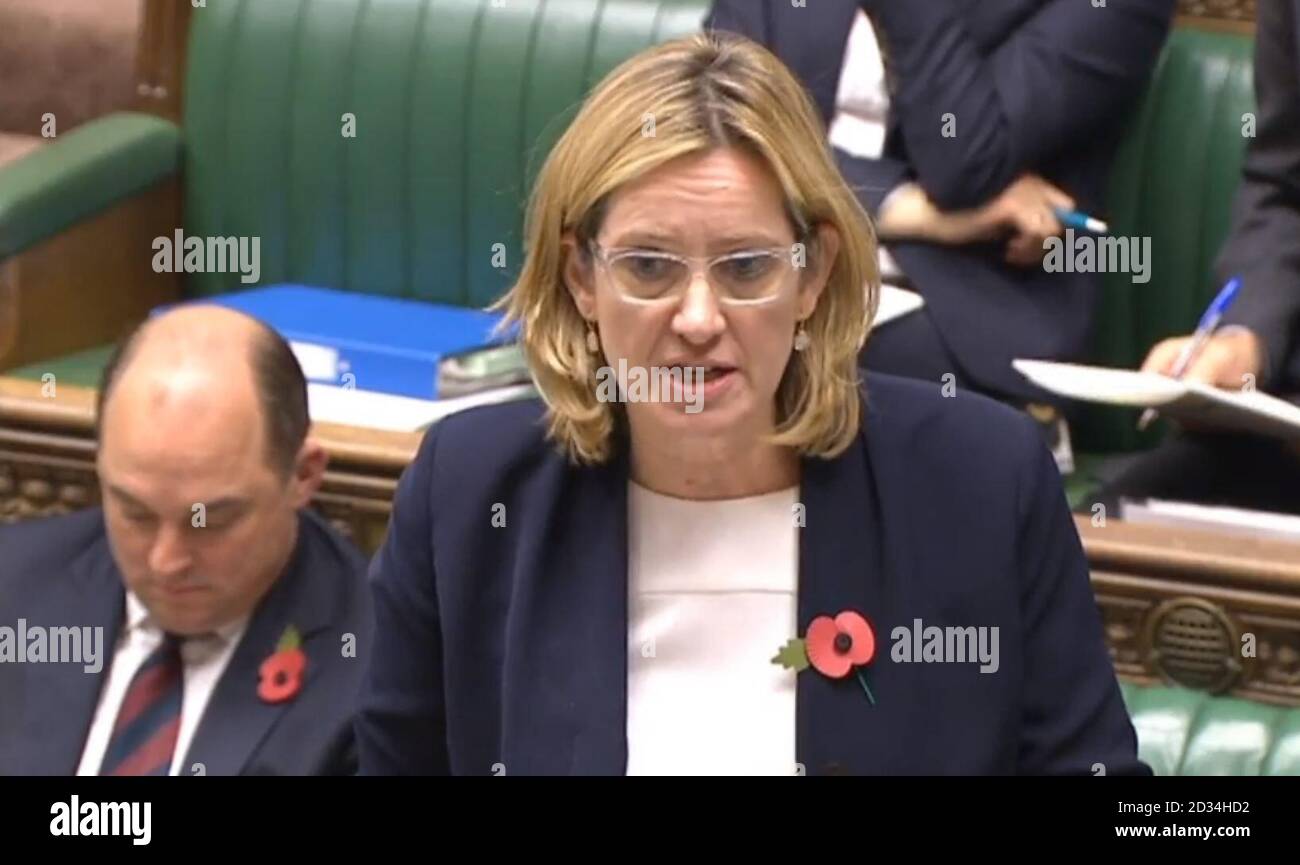 Innenminister Amber Rudd spricht im Londoner Unterhaus, weil sie Forderungen nach einer gesetzlichen Untersuchung oder einer unabhängigen Überprüfung des Zusammenstoßes zwischen Polizei und Bergleuten in Orgreave abgelehnt hat. Stockfoto