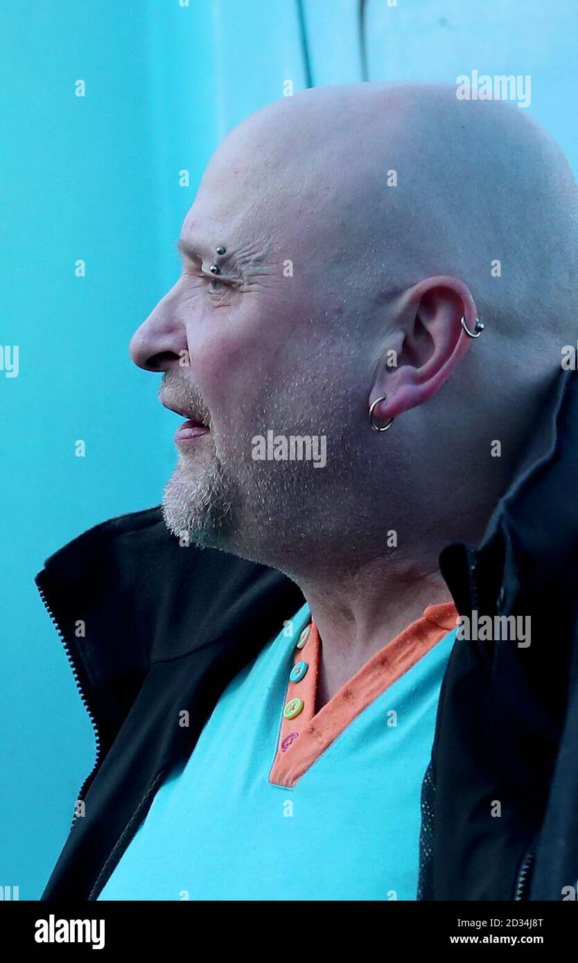 Nigel Pelham verlässt Worthing Magistrates Court in West Sussex, wo er nicht schuldig auf die Entsendung einer Reihe von beleidigende Kommentare zu religiösem Hass auf Facebook schüren bestimmt bekannt. Stockfoto