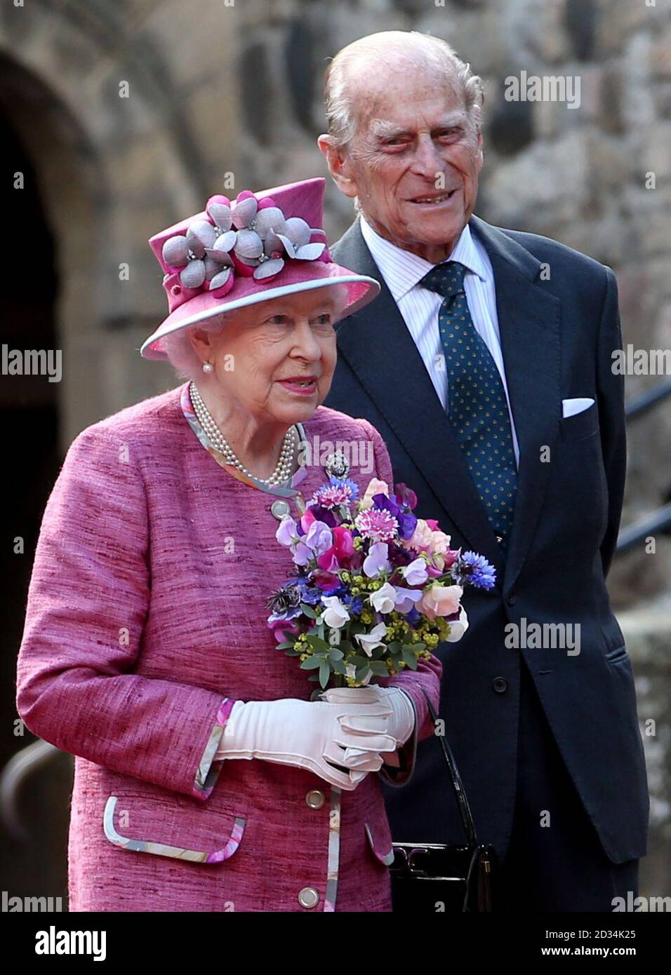 Königin Elizabeth II und der Herzog von Edinburgh während eines Besuchs nach Stirling Castle, als sie markierte 70 Jahre seit seiner Ernennung zum Oberst-in-Chief von Argyll und Sutherland Highlanders. Stockfoto