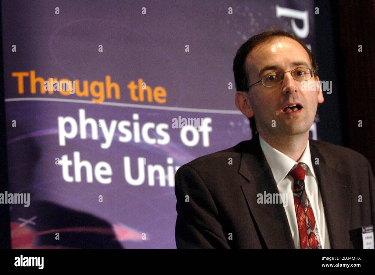 Dr. Mike Healy von EADS Astrium spricht auf einer Pressekonferenz in der Royal Society in London, um den endgültigen Ansatz der europäischen Weltraumorganisation Venus Express zur Venus zu markieren. Stockfoto