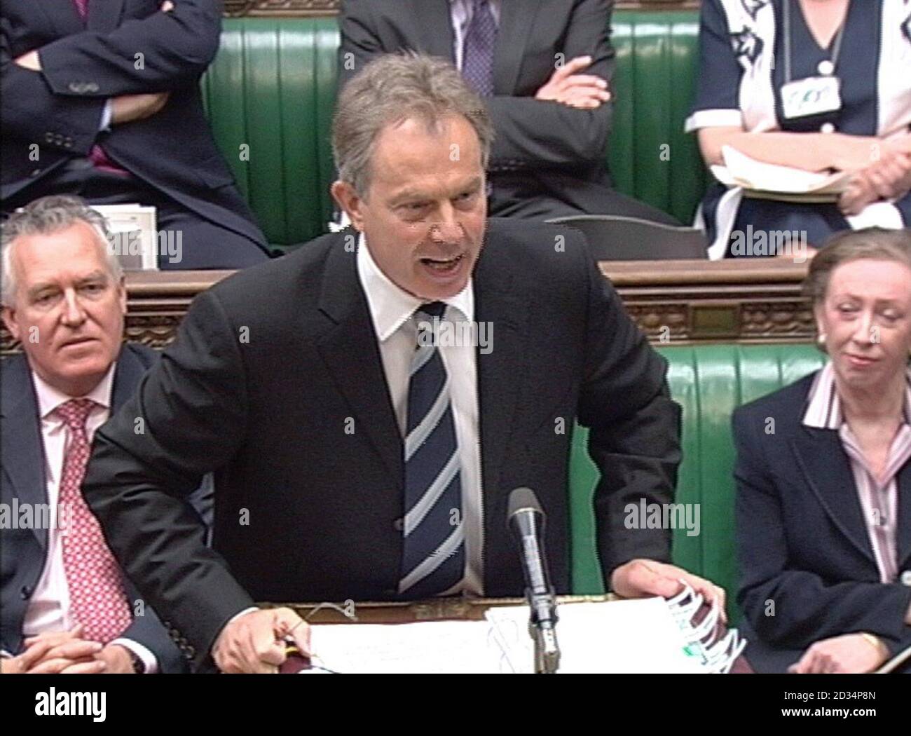 Premierminister Tony Blair spricht während der Fragestunde des Premierministers im britischen Unterhaus. Stockfoto