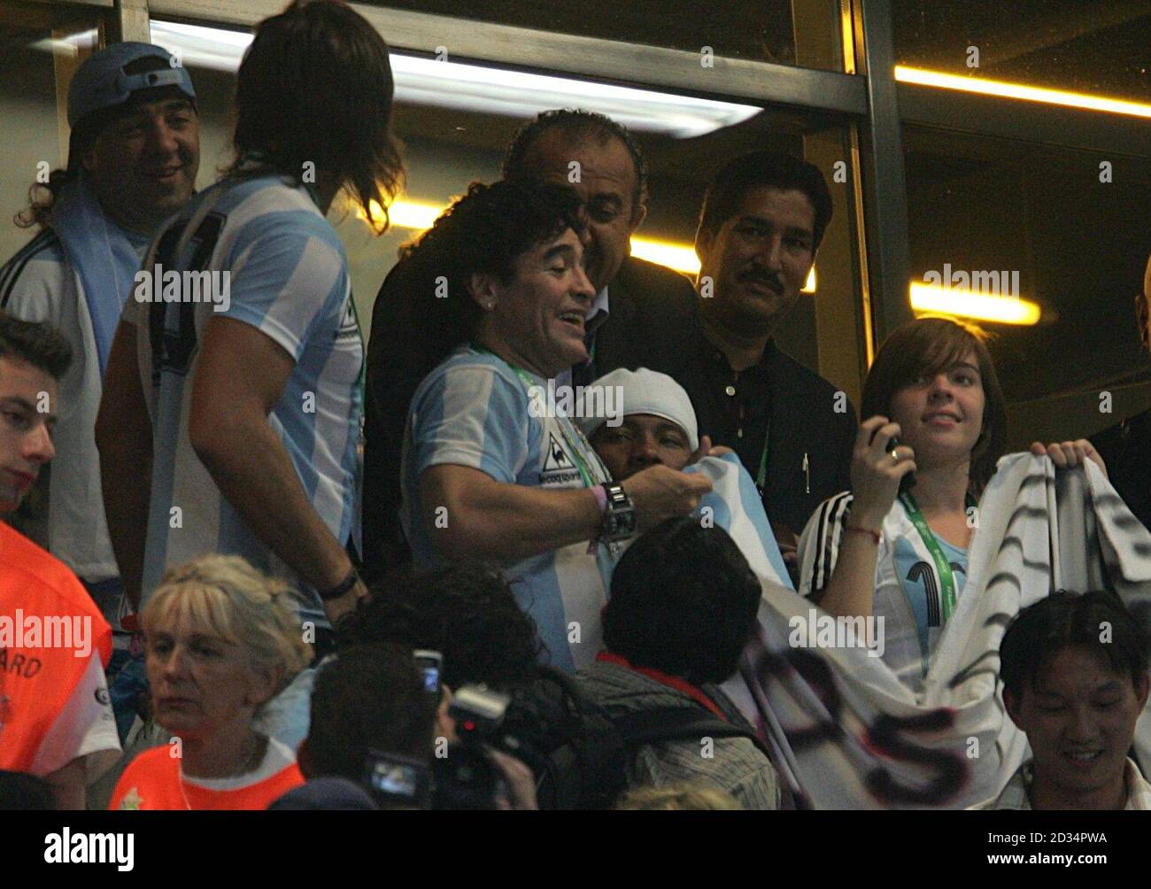 Argentiniens Legende Diego Maradona feiert den Sieg über Mexiko Stockfoto