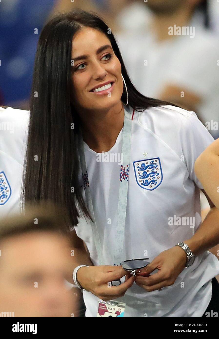 Fern Hawkins (Mitte), Freundin des Englands Harry Maguire, während des