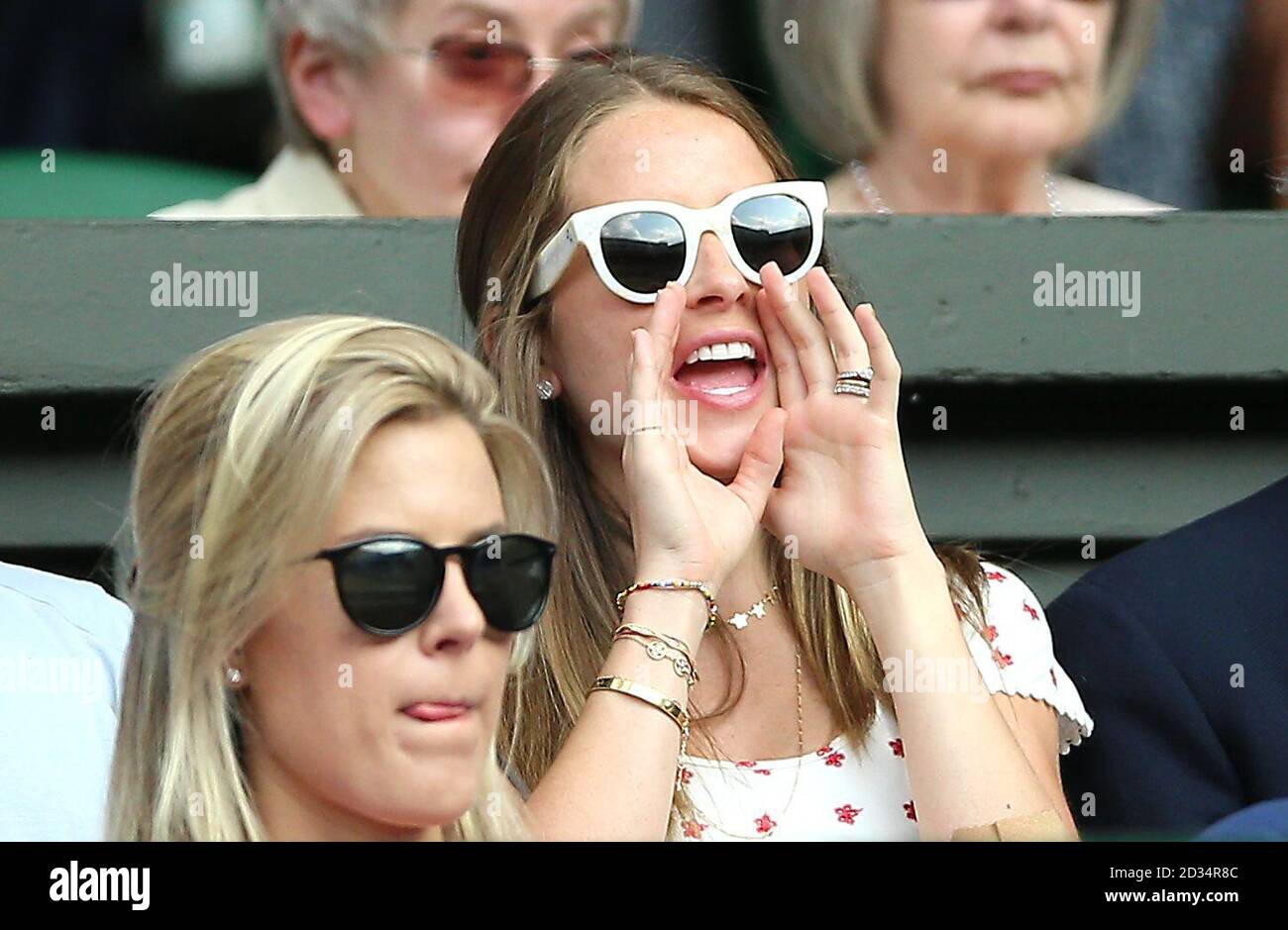 Madison McKinley Isner im Spielerfeld am 11. Tag der Wimbledon Championships im All England Lawn Tennis and Croquet Club, Wimbledon. DRÜCKEN SIE VERBANDSFOTO. Bilddatum: Freitag, 13. Juli 2018. Siehe PA Geschichte Tennis Wimbledon. Bildnachweis sollte lauten: Nigel French/PA Wire. EINSCHRÄNKUNGEN: Nur für redaktionelle Zwecke. Keine kommerzielle Nutzung ohne vorherige schriftliche Zustimmung des AELTC. Nur für Standbilder – keine bewegten Bilder, die Broadcast emulieren können. Keine Überlagerung oder Entfernung von Sponsoren-/Werbelogos. Weitere Informationen erhalten Sie unter +44 (0)1158 447447. Stockfoto