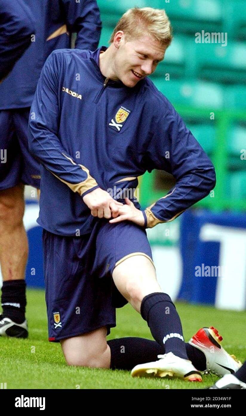 Der schottische Garry O'Connor zieht sich während einer Trainingseinheit im Celtic Park, Glasgow. Stockfoto