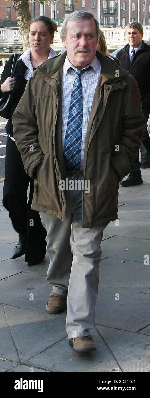 Tim Blake, 60, tritt in Dublins High Court ein, um seinen Kampf gegen die Auslieferung an die USA wegen Entführungen fortzusetzen. Stockfoto