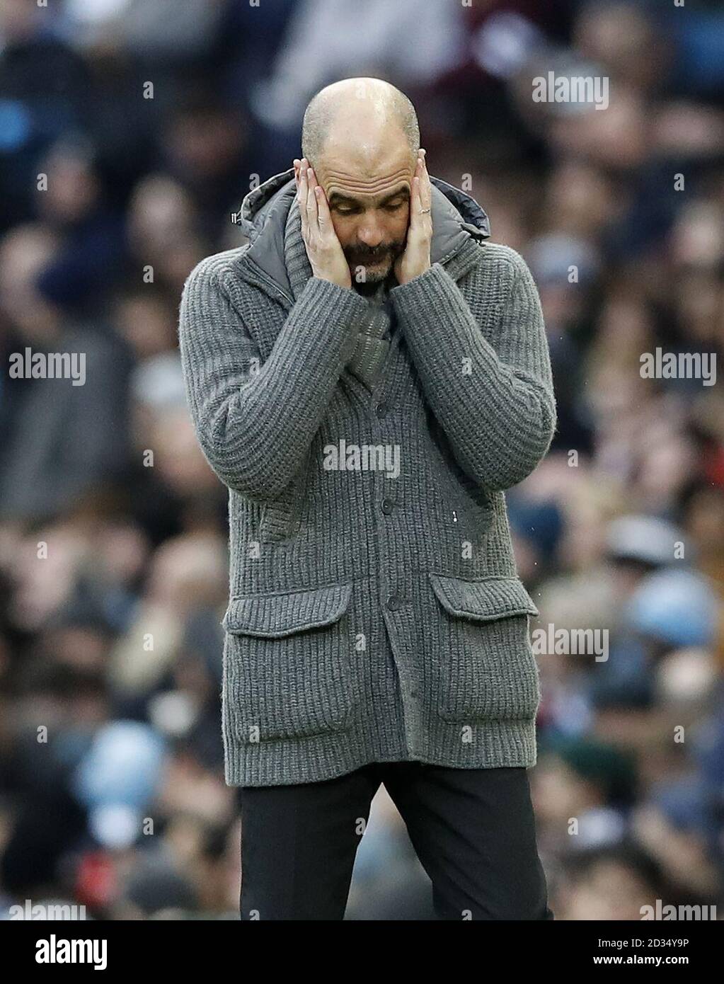 Manchester City-Trainer Pep Guardiola Gesten an der Seitenlinie Stockfoto Manchester City-Trainer Pep Guardiola Gesten an der Seitenlinie Stockfoto