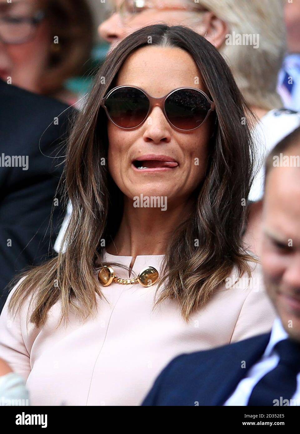 Pippa Matthews in der königlichen Box des Center Court am 7. Tag der Wimbledon Championships im All England Lawn Tennis and Croquet Club, Wimbledon. Stockfoto