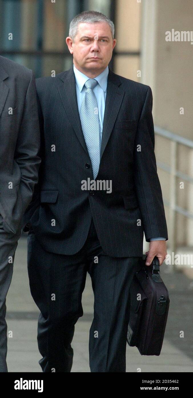 Sergeant Gary Clark verlässt Kingston upon Thames Crown Court in Kingtson, Surrey. Stockfoto