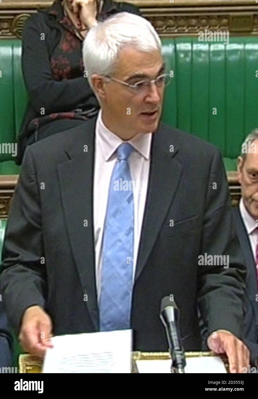 Handels- und Industriesekretär Alistair Darling gibt eine Ankündigung bezüglich der Schließung von Poststellen im britischen Unterhaus bekannt. Stockfoto