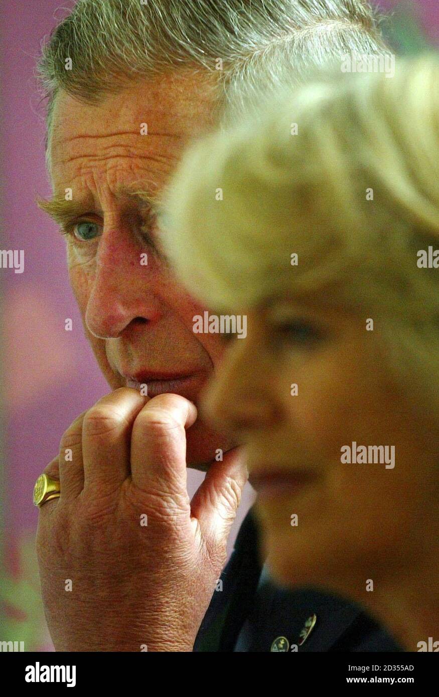Der Prinz von Wales und die Herzogin von Cornwall kommen am Edinburgh College of Art an, dem ersten einer Reihe von Engagements in Schottland. Stockfoto