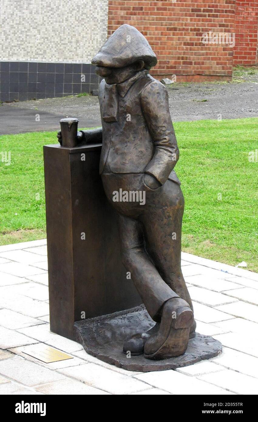Eine Statue der liebenswerten Zeichentrickfigur Andy Capp, die heute in Hartlepool, der Heimatstadt von Andys Schöpfer Reg Smythe, enthüllt wird. Stockfoto