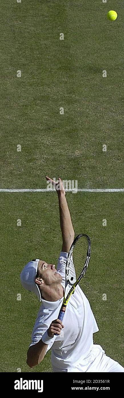 Frankreichs Richard Gasquet in Aktion gegen den USA Andy Roddick während der All England Lawn Tennis Championship in Wimbledon. Stockfoto