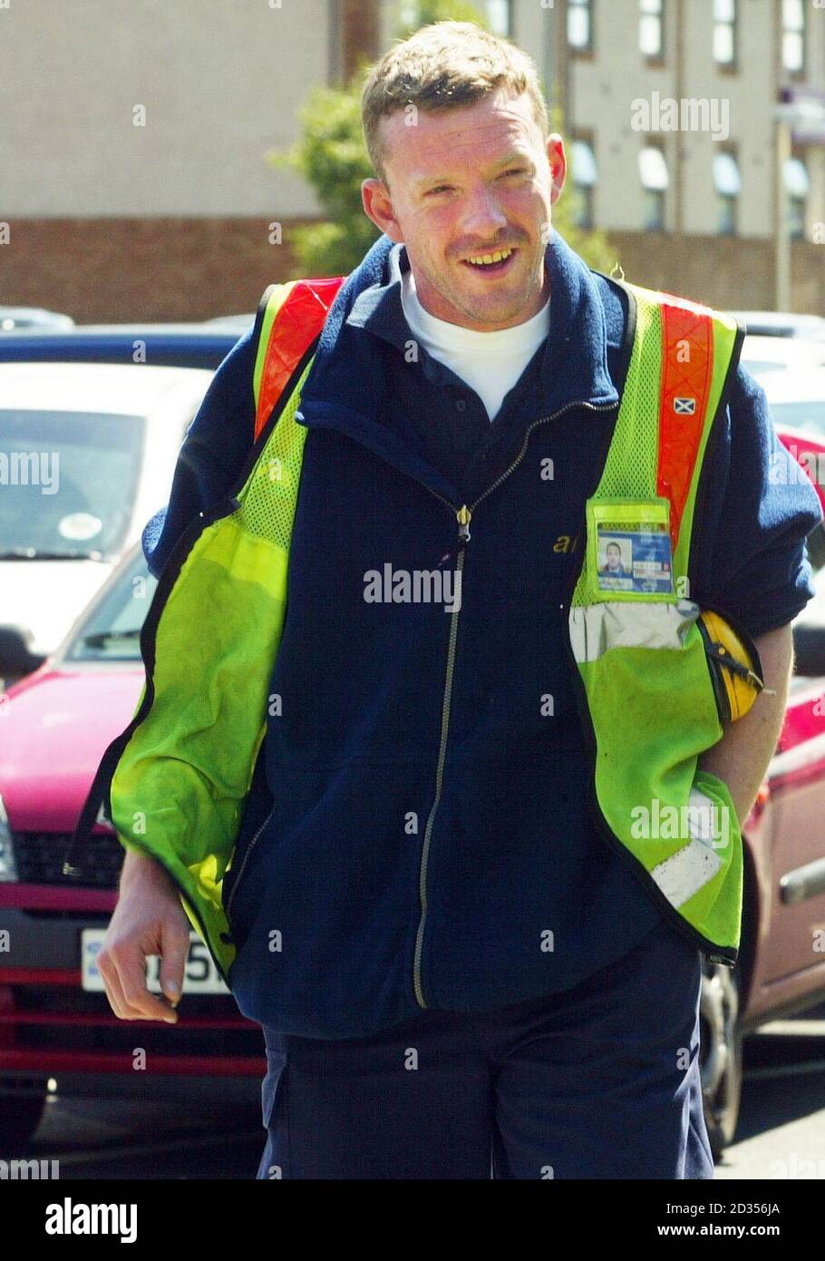 Terroranschlag-Held John Smeaton kommt nach dem Autobombenanschlag auf den Flughafen Glasgow am 30/06/2007 für seinen ersten Arbeitstag zurück. Stockfoto