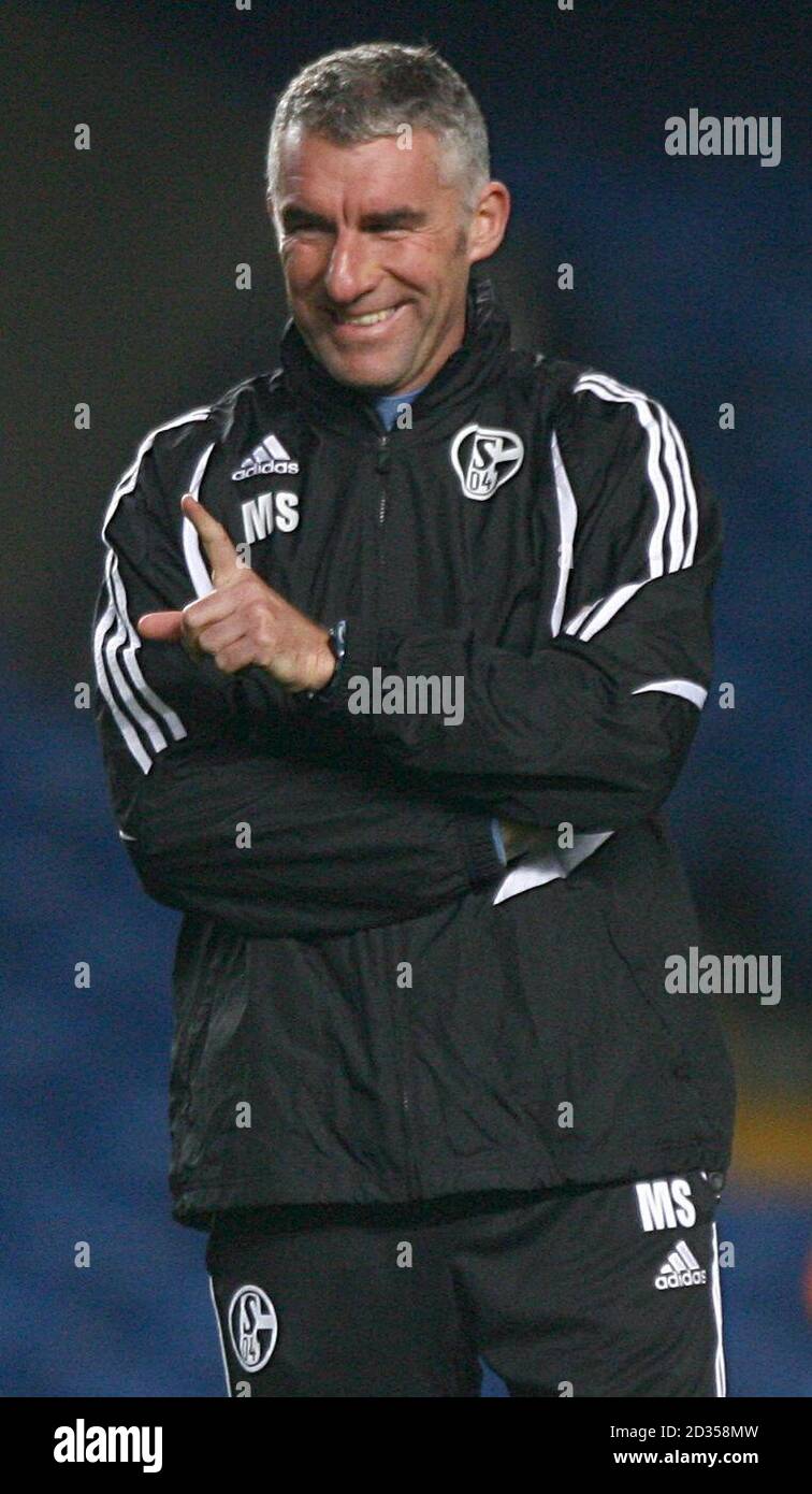 Schalke 04 Trainer Mirko Slomka beim Training Stockfoto