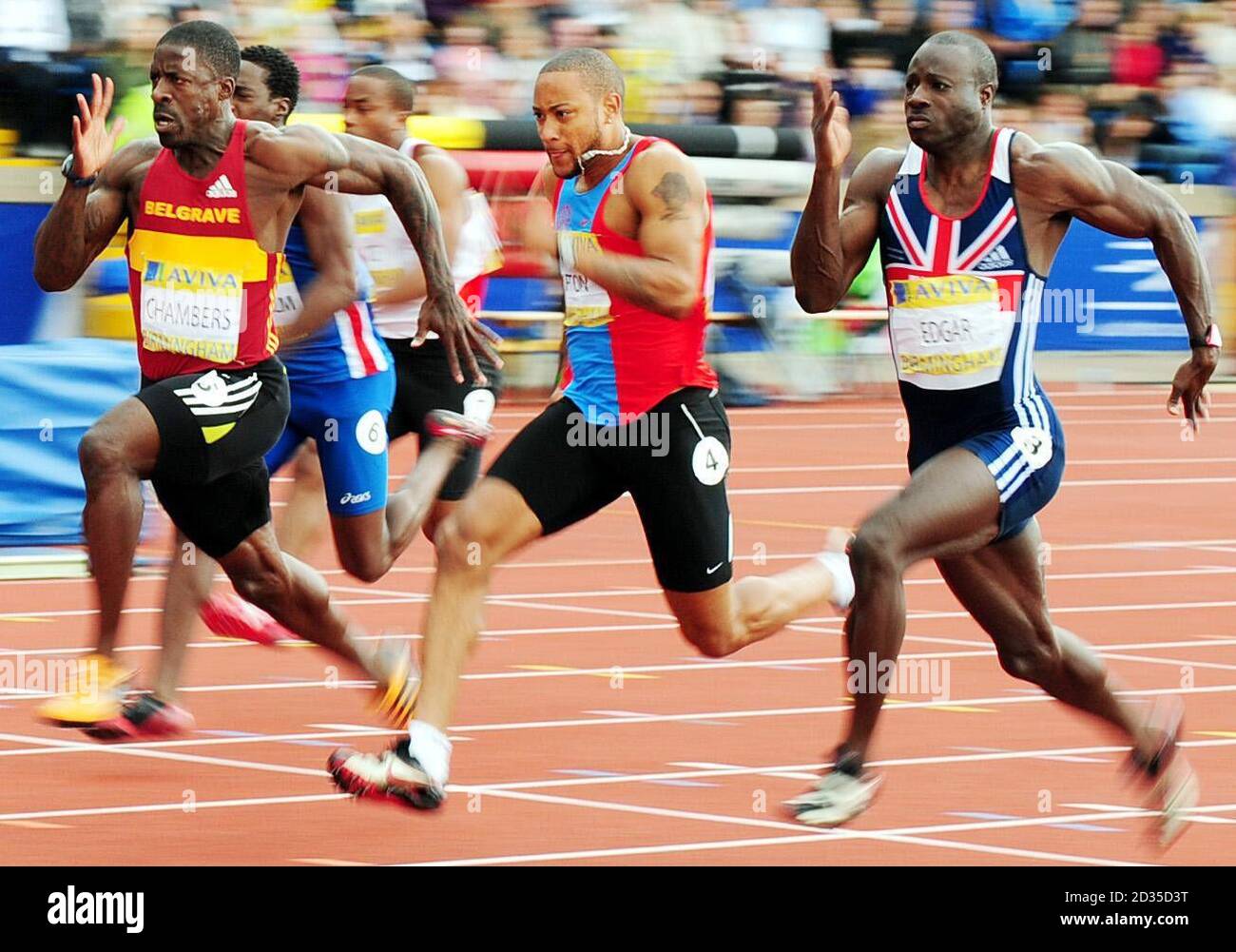 Dwain Chambers gewinnt das Halbfinale der Männer bei den Norwich Union Olympic Trials und UK Championships im Birmingham Alexander Stadium in Birmingham. Stockfoto