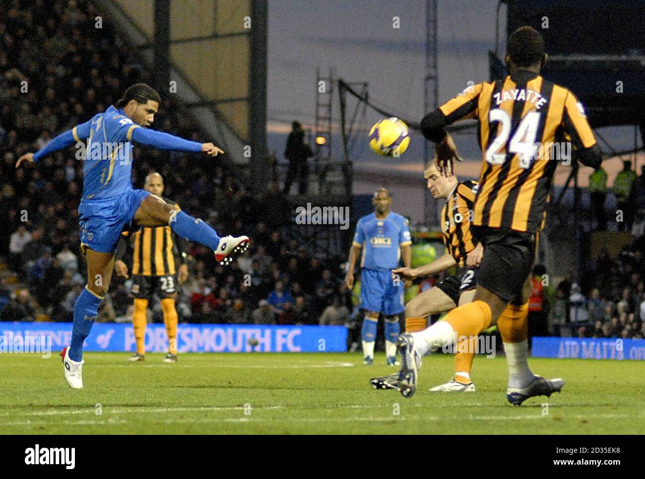Portsmouth Glen Johnson erzielt seinen Seiten das zweite Tor Stockfoto