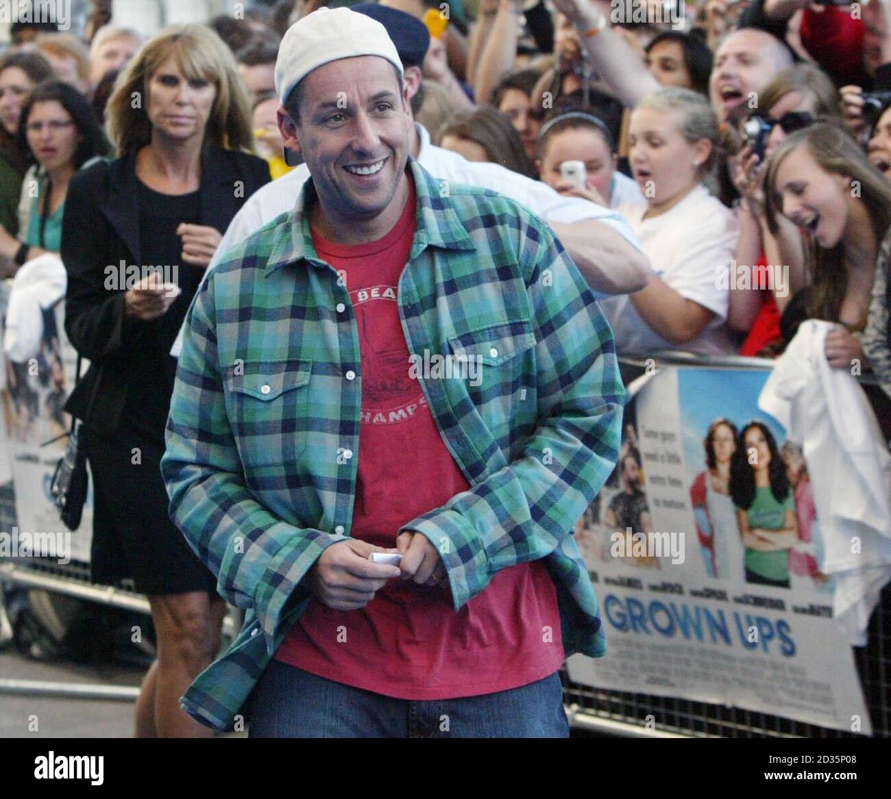 Adam Sandler bei der Europa-Premiere der Erwachsenen im Savoy Cinema in Dublin. Stockfoto