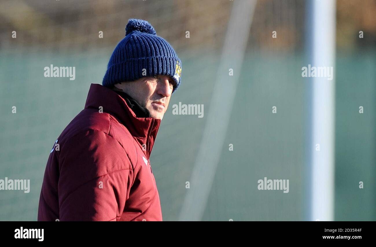 Manchester City Manager Roberto Mancini während der Trainingseinheit auf dem Carrington Training Ground, Manchester. Stockfoto