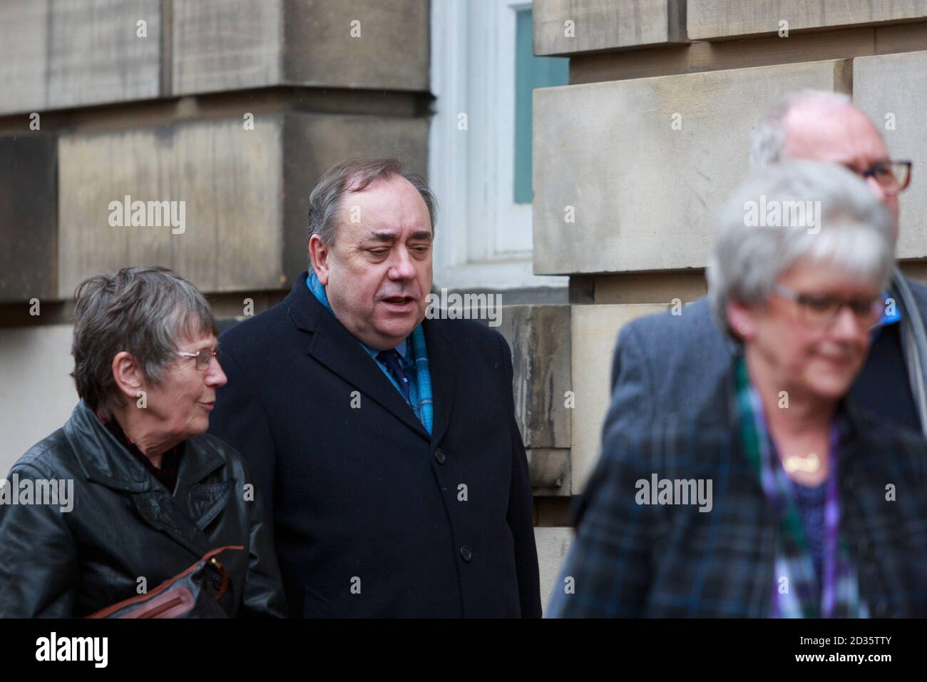 Edinburgh. Schottland. Großbritannien, 17. März 2020. Alex Salmond geht am 7. Tag seines Prozesses am High Court in Edinburgh aus. Pako Mera Stockfoto