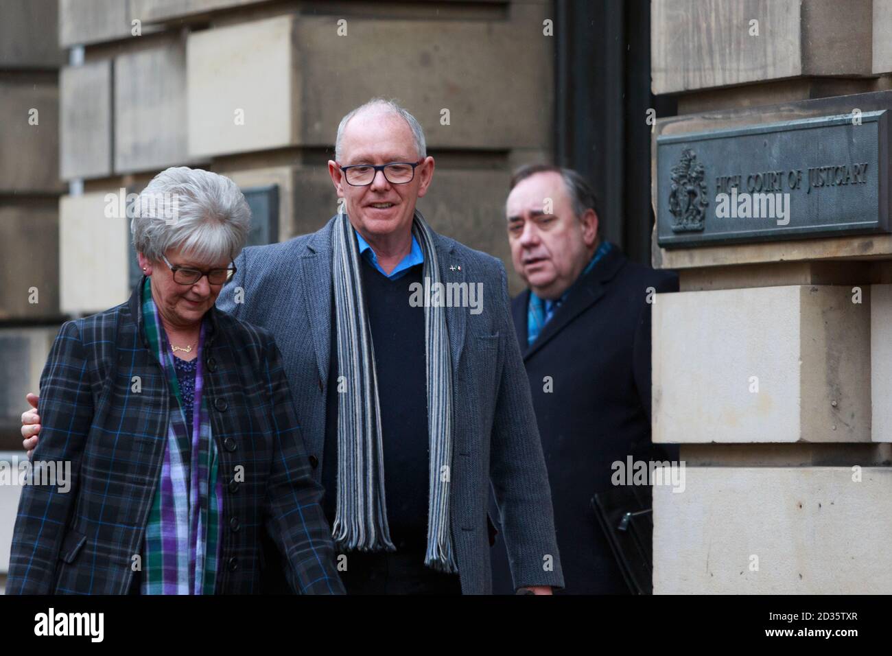 Edinburgh. Schottland. Großbritannien, 17. März 2020. Alex Salmond geht am 7. Tag seines Prozesses am High Court in Edinburgh aus. Pako Mera Stockfoto