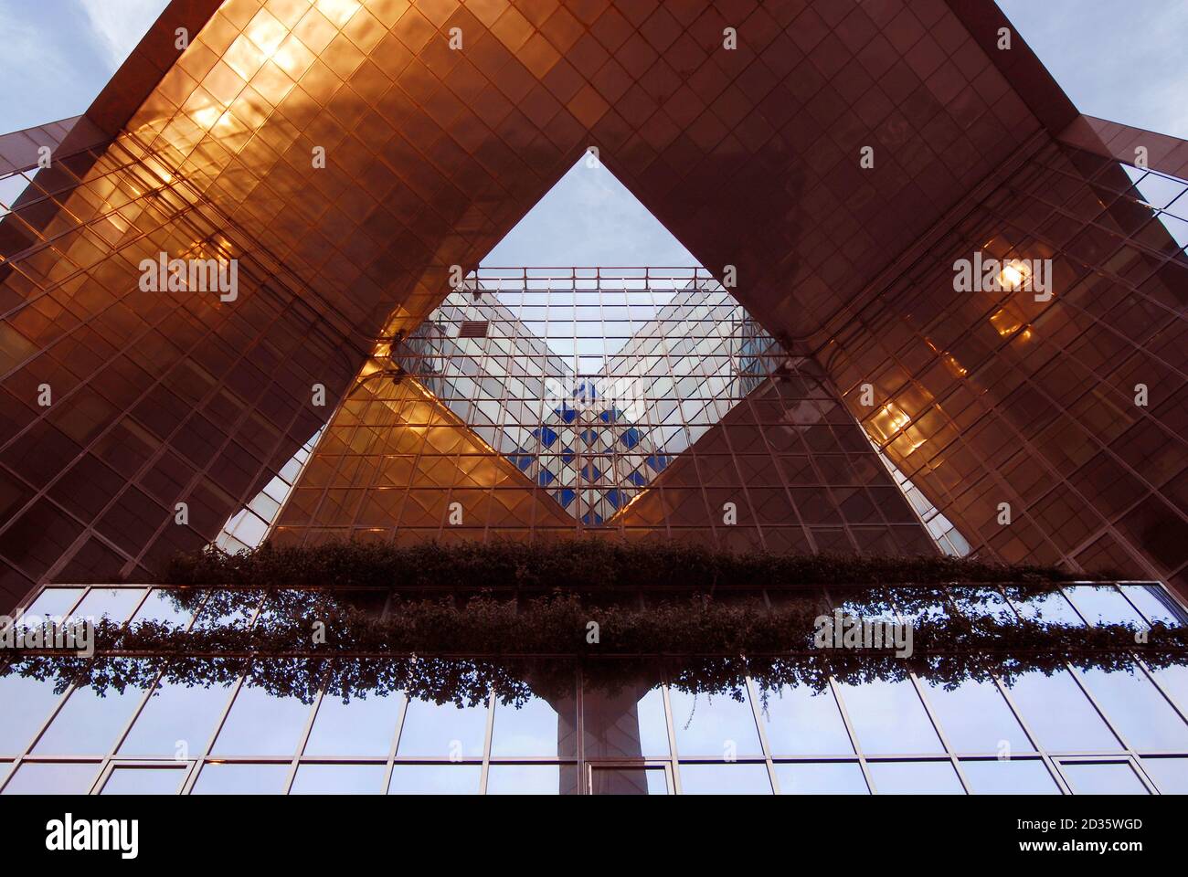 London Moderne Architektur Dreiecke Quadrate Reflexionen Stockfoto