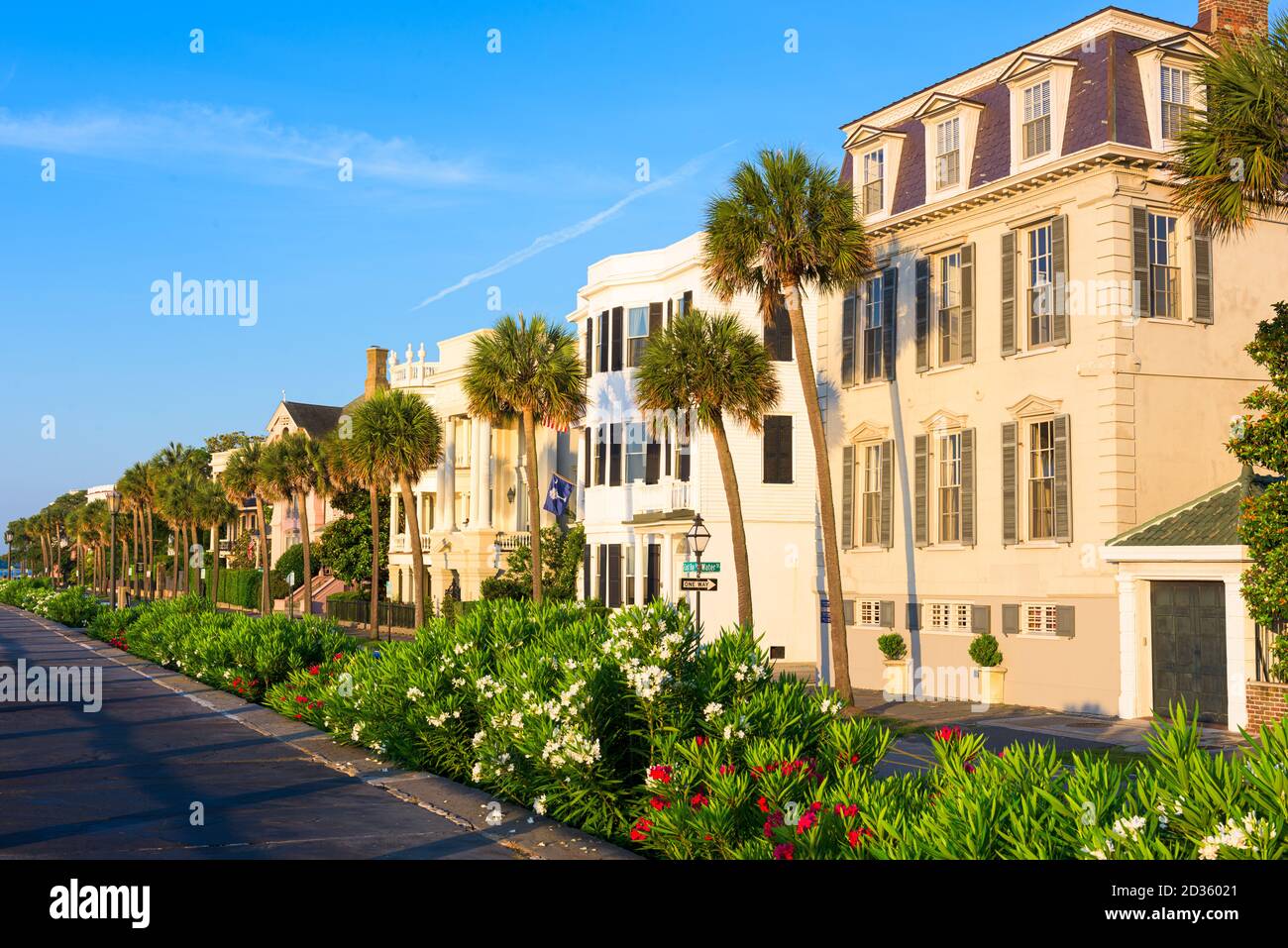 Charleston, South Carolina, USA Häuser entlang der Batterie in den Morgen. Stockfoto