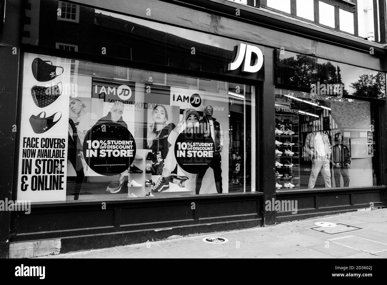 London UK Oktober 06 2002, Schaufenster von JD Sports Sportswear Fashion Retailer With No People Stockfoto