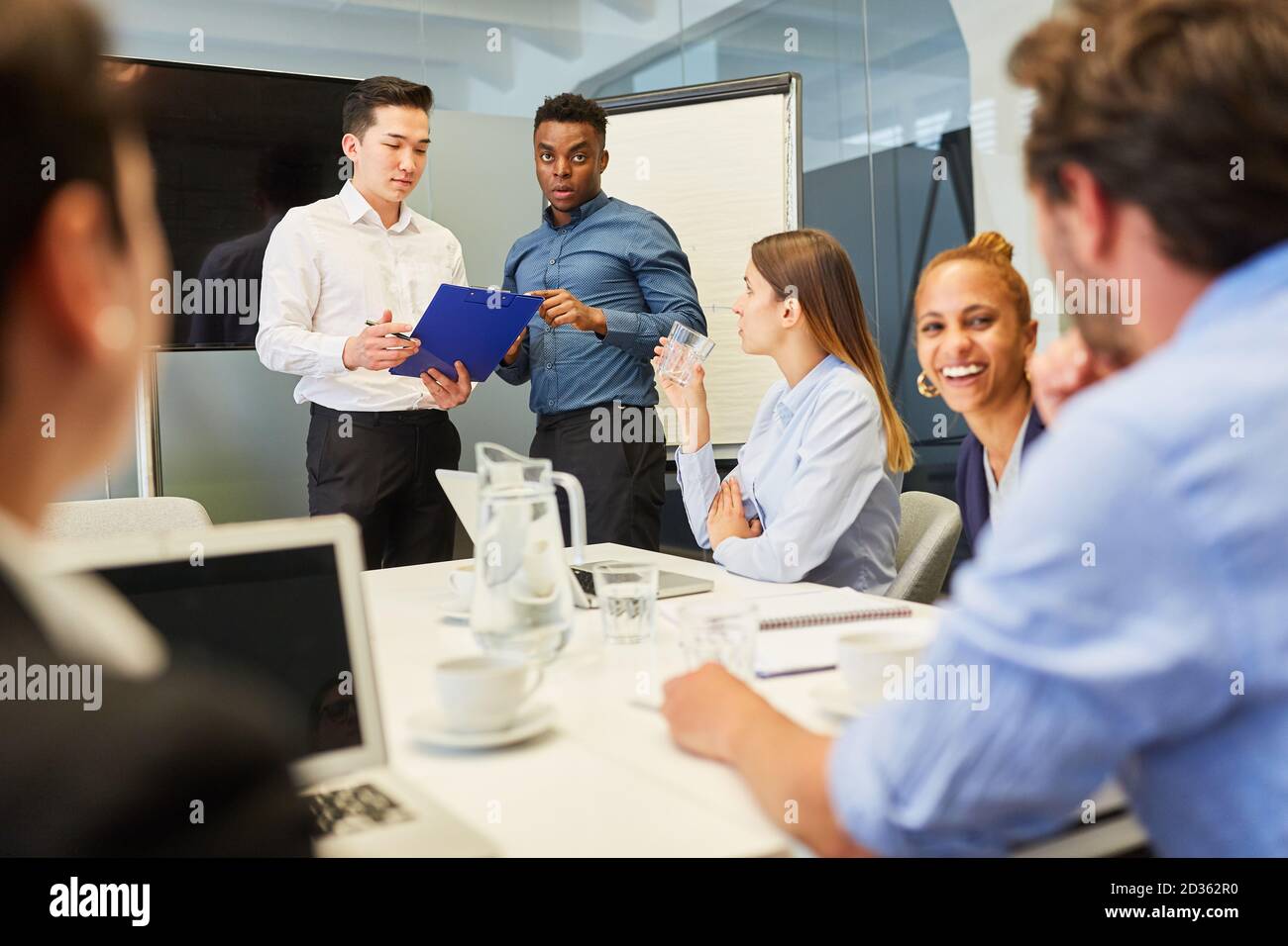 Start-up Business Team Mitarbeiter im Büro diskutieren ein Projekt In einer Besprechung Stockfoto