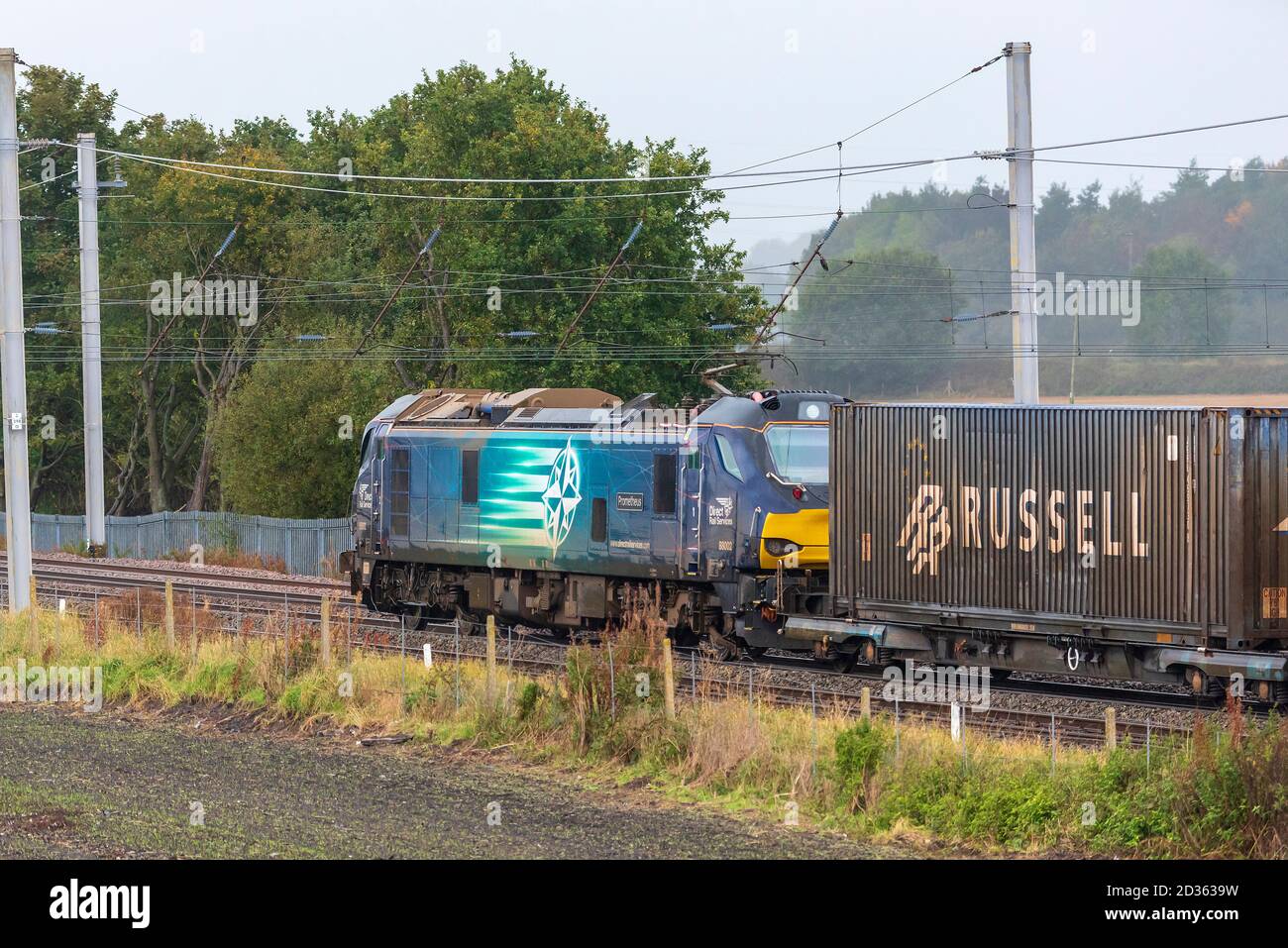 Direct Rail Services 'Bi-Mode' Baureihe 88, 88002 'Prometheus' Lokomotive Gütertransport. Stockfoto