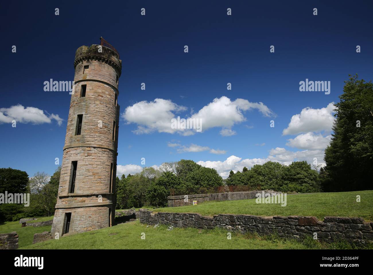 Irvine Mai 2019. Eglington Castle, Eglington Country Park Irvine.die Ruinen einer großen gotischen Burg Villa in Kilwinning, North Ayrshire, Scotl Stockfoto