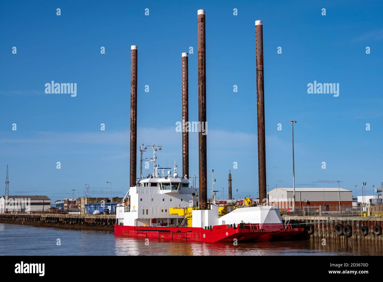 Ziton Wind ein Installationsschiff für Windkraftanlagen mit hydraulischem Aufzug Fähigkeit Stockfoto
