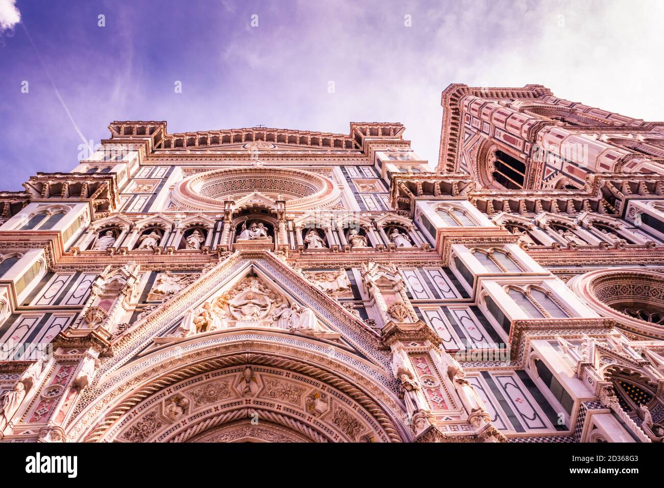 Blick mit einer einzigartigen Perspektive auf die Kathedrale von Florenz (Duomo di Firenze) in der Stadt Florenz, Florenz, Toskana, Italien, Europa Stockfoto